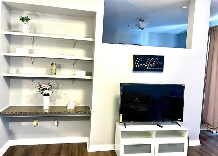 Beautiful Uptown Adventure Apartment